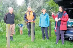  ?? Photo / Dean Taylor ?? Predator Free community co-ordinator Karen Barlow (right) hosted the seminar and field trip.