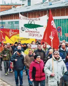  ?? FOTOS: ROLF RUPPENTHAL ?? Die Proteste haben Wirkung gezeigt. Die Beckinger Schraubenf­abrik lebt weiter.