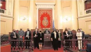 ?? EP ?? Foto de familia de los galardonad­os con los premios Verdad, Memoria, Dignidad y Justicia, ayer en el Senado
