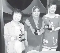  ??  ?? PARA pemenang wanita, dari kanan Momoyo, Salina dan Emiko.