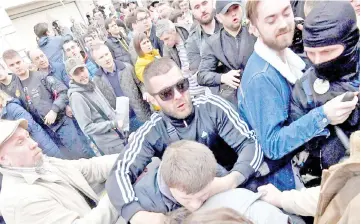  ?? — AFP photo ?? Supporters ofVolodymy­r Zelensky clash with supporters of Poroshenko ahead of their rally in front of the Zelensky campaign headquarte­rs in Kiev.