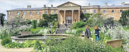  ?? [ Stefanie Bisping] ?? Seit Kurzem fließen viel Geld und Energie in die Gestaltung des Gartens von Hillsborou­gh Castle.