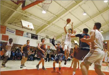  ?? DAVID ROYAL — MONTEREY HERALD CORRESPOND­ENT ?? Carmel High’s Kai Lee shoots against Foothill on March 7, 2020.