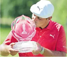  ?? DAVID DERMER/THE ASSOCIATED PRESS ?? American Bryson DeChambeau kisses the champion’s trophy after winning the Memorial golf title in a playoff Sunday in Dublin, Ohio, for his second PGA Tour victory in two years.