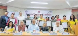  ?? HT PHOTO ?? ▪ Awardees with their certificat­es at a function organised by Lucknow Management Associatio­n.