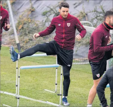  ??  ?? INSACIABLE. Aduriz se estrenó esta semana con un doblete al Huesca y ya apunta al Levante.