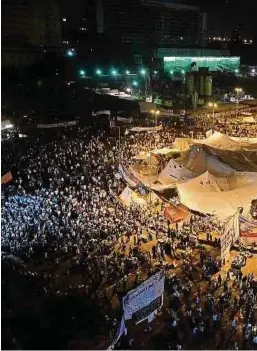  ?? Foto: Ahmed Abd El-Fatah ?? Tahrir-Platz, Kairo, Ägypten, 15. Juli 2011. Textiles Zeltdach zum Schutz gegen die Julihitze.