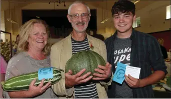  ??  ?? Aislinn, David and Daithi Medcalf with David’s prize winning marrow and courgette.