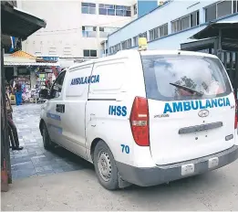  ??  ?? TRANSPORTE. En los próximos días ingresará un nuevo lote de ambulancia­s para el IHSS.