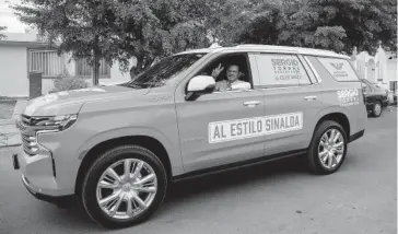  ??  ?? TRANSPORTE. Sergio Torres Félix llegó a la UADEO, para participar en el debate, a bordo de su camioneta Suburban, con rótulos de su partido, el Movimiento Ciudadano.