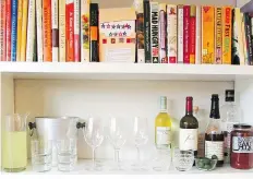  ?? LAURA AGRA/KATIE WORKMAN ?? Making the most of different areas of your home is helpful when you have a big group over. One idea is to include a temporary bar setup. It’s an easy solution when there’s a lack of space.