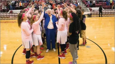  ?? MARK BUFFALO/THREE RIVERS EDITION ?? Elsie Burks, 93, who played basketball at Cabot High School from 1938-42, is surrounded by the current Lady Panthers basketball players at center court, following a ceremony honoring Burks as being one of the pioneers of Cabot girls basketball.