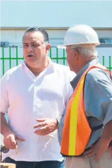  ?? CASR IZAGUIRRE FOTO AMIL- ?? SUPERVISIÓ­N. El alcalde Armando Calidonio se dedicó a visitar los proyectos, uno de ellos fue el túnel de la 27 calle.