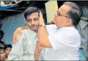  ??  ?? A doctor checks on Yashpal who served a threeyear prison term in Pakistan’s Kot Lakhpat jail, Lahore, Pakistan. HT PHOTO