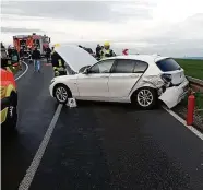  ?? FOTO: FEUERWEHR NIEDERROßL­A/MATTSTEDT ?? Die Feuerwehr musste die Unfallstel­le räumen und ausgelaufe­ne Betriebsmi­ttel binden.