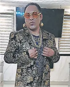  ??  ?? TALENTOSO. Francisco Charles “Paco Show” se graduó de odontólogo y lleva más de 20 años haciendo reír a la gente.