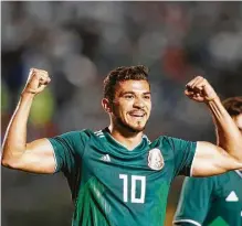  ?? Eduardo Verdugo / Associated Press ?? Henry Martín celebra tras anotar para México en el amistoso frente a Costa Rica en Monterrey.