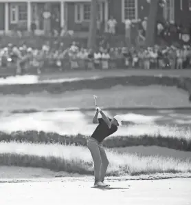  ?? JARED C. TILTON/GETTY IMAGES ?? Aaron Wise plays a shot on the 18th hole during the second round of the U.S. Open.