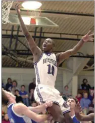  ?? (Arkansas Democrat Gazette file photo) ?? Ronnie Brewer, here playing for Fayettevil­le against Rogers in 2002, was named the Arkansas Democrat-Gazette’s Mr. Basketball on April 26, 2003. Brewer went on to play three seasons for the Razorbacks.