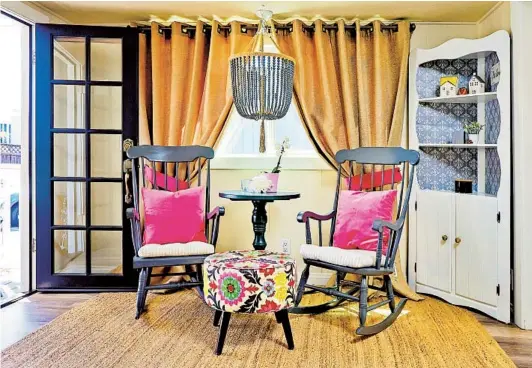  ??  ?? The small parlor area (at top) in the redecorate­d home is a throwback to the homeowner’s Southern upbringing.