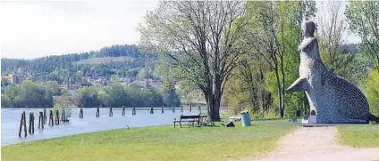  ?? FOTO: BJØRNAR LARSEN ?? ANN-MARI AASLANDS PLASS: Navneutval­get foreslår at plassen ved Rottejomfr­uen på Bakkestran­da skal hete Ann-Mari Aaslands plass.