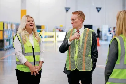  ?? [PHOTOS BY BRYAN TERRY, THE OKLAHOMAN] ?? Straightaw­ay Delivery co-owner Erica Stone talks with U.S. Sen. James Lankford during a tour Tuesday of the new Amazon Delivery Center at 4401 E Hefner.