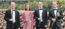  ?? FOTO: PRIVAT ?? Mit dem Klarinette­n-Quartett „Holz-Art“treten in Riedlingen Bernd Buck (v. l.), Christine Kohnen, Georg Buck und Gerold Schmid auf.