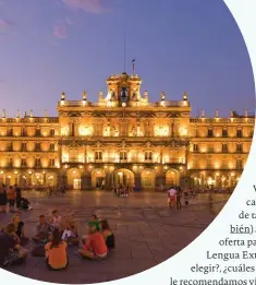  ??  ?? La clásica y siempre joven plaza Mayor. Salamanca es una de las quince ciudades españolas Patrimonio de la Humanidad.