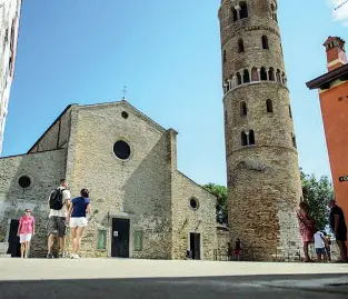  ?? Antico ?? Il duomo di Caorle, dedicato a Santo Stefano: qui il ladro ha cercato di rubare le offerte