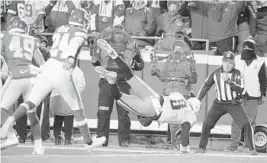  ?? CHARLIE RIEDEL/AP ?? Titans quarterbac­k Marcus Mariota (8) dives for a touchdown at the pylon after catching his own pass attempt that had been swatted by a Chiefs defender.