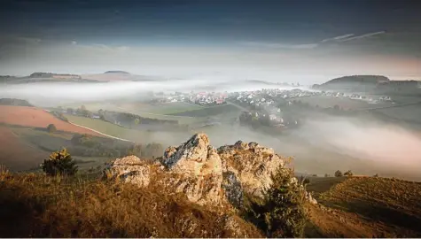  ?? Foto: Geopark Ries ?? Die Landschaft im Geopark Ries ist eine ganz besondere. Auch die Geologie der Region ist außergewöh­nlich. 2021 soll bekannt gegeben werden, ob der Geopark das Label der Unesco tragen darf.