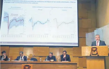  ??  ?? El gobernador y subgoberna­dores del Banco de México en imagen de febrero pasado, cuando daban a conocer el informe trimestral. Analistas opinan que para contener el alza de precios, la institució­n deberá elevar tasas.