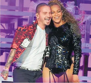  ?? TOMADAS DE REDES SOCIALES OFICIALES ?? J Balvin interpreta el tema ‘Mi gente’ junto a Beyoncé durante el Festival Coachella en 2018.