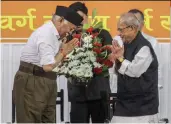  ?? — PTI ?? Former President Pranab Mukherjee is welcomed by RSS chief Mohan Bhagwat in Nagpur on Thursday.