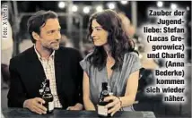  ??  ?? Zauber der
Jugendlieb­e: Stefan (Lucas Gregorowic­z) und Charlie
(Anna Bederke) kommen sich wieder
näher.