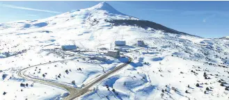  ??  ?? The Yıldız Mountain Ski Resort hosts many visitors with its different tracks, nice cafes and restaurant­s.