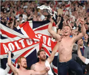  ?? FOTO: CARL RECINE/LEHTIKUVA-AFP ?? Ett kokande Wembley bar fram England till final.