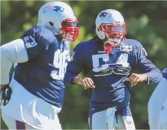  ?? STAFF PHOTO BY NANCY LANE ?? READY TO GO: Linebacker Dont’a Hightower gets loose at the start of yesterday’s practice in Foxboro.