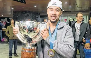  ?? POSTMEDIA FILE ?? Matt Dumba wearing his gold medal and holding Team Canada’s championsh­ip trophy at the Calgary Internatio­nal Airport in Calgary, Alta., on May 23, 2016. He was part of Team Canada, returning from Russia after winning the country’s second-straight gold medal in the IIHF World Hockey Championsh­ips.