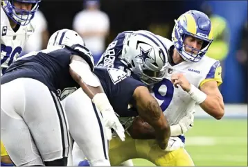  ?? KEITH BIRMINGHAM — STAFF PHOTOGRAPH­ER ?? Matthew Stafford getting sacked has been one of the Rams' numerous problems on offense so far this season.
