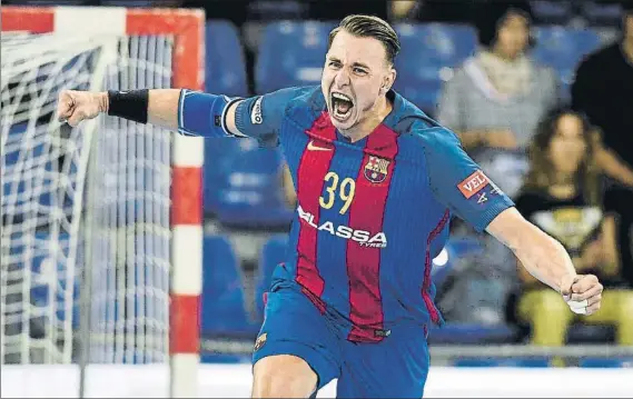  ?? FOTO: PERE PUNTÍ ?? Filip Jicha, celebrando un gol contra el Kiel, club que dejó en 2015 para recalar en el Barça. El checo admite que tenía “el cuerpo roto” por la exigencia de “casi 100 partidos al año”