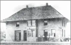  ?? (Courtesy Photo) ?? This is the train depot built in Bentonvill­e when the Arkansas and Oklahoma Railroad purchased the Bentonvill­e Railroad. I believe this to be the same depot as what we see today except with the top level taken off and parts of the building have been added onto.