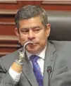  ??  ?? Político.
Luis Galarreta, presidente del Congreso peruano, en una sesión para discutir el proceso de destitució­n del mandatario Pedro Pablo Kuczynski.