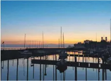  ??  ?? „Stille“ist der treffende Titel dieses Fotos, das Gabi Burghardt aus Friedrichs­hafen am dortigen Yachthafen aufgenomme­n hat.