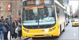  ??  ?? PUNTO FLOJO. La variable “movilidad y transporte” es uno de los ítem que tiran hacia abajo la calificaci­ón de la ciudad de Córdoba.