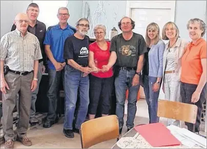  ?? CONTRIBUTE­D PHOTO ?? Wilson Cameron from the Nova Scotia Trails Federal presented the award for trail group of the year award to board members of the Coxheath Hills Wilderness Recreation Associatio­n. Seen, from left, are Cameron, Brian Latimer, John Muise, Emile Roach,...