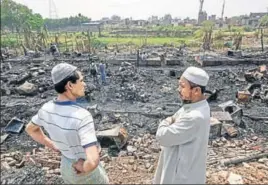  ?? BURHAAN KINU/HT ?? A major fire razed down a Rohingya camp in Kalindi Kunj area of New Delhi on Sunday.