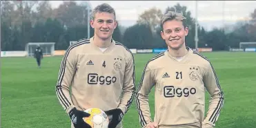  ?? FOTO: AJAX ?? De Ligt y De Jong Los dos jugadores del Ajax están en la agenda de casi toda Europa