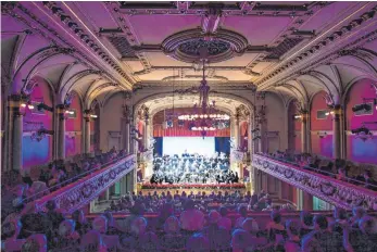  ?? FOTO: KULTURAMT RAVENSBURG/FELIX KAESTLE ?? Aufgrund der großen Nachfrage führt das Stadtorche­ster Ravensburg sein festliches Konzert in diesem Jahr an zwei Terminen auf.