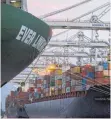  ?? FOTO: DPA ?? Containeru­mschlag im US-Hafen von Savannah.